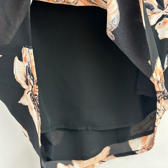 Gibson-  Ruffle V Neck 3/4 Sleeve Tulip hem Black & Peach Lined Blouse m… - Picture 5 of 9